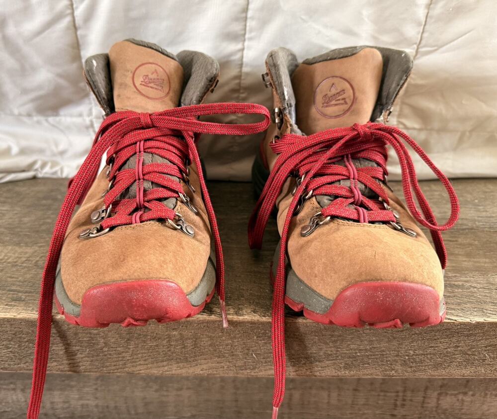 Danner Women's Mountain 600 4.5" Hiking Boots size 7.5
